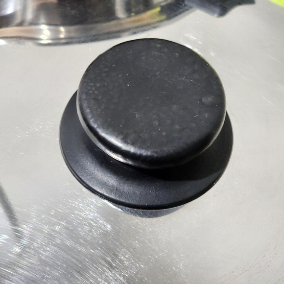 For @JR... Regal Thermic Ray 4-Ply 18-8 StnlsStl Thermo-Clad bottom Stock Pot - Picture 12 of 14